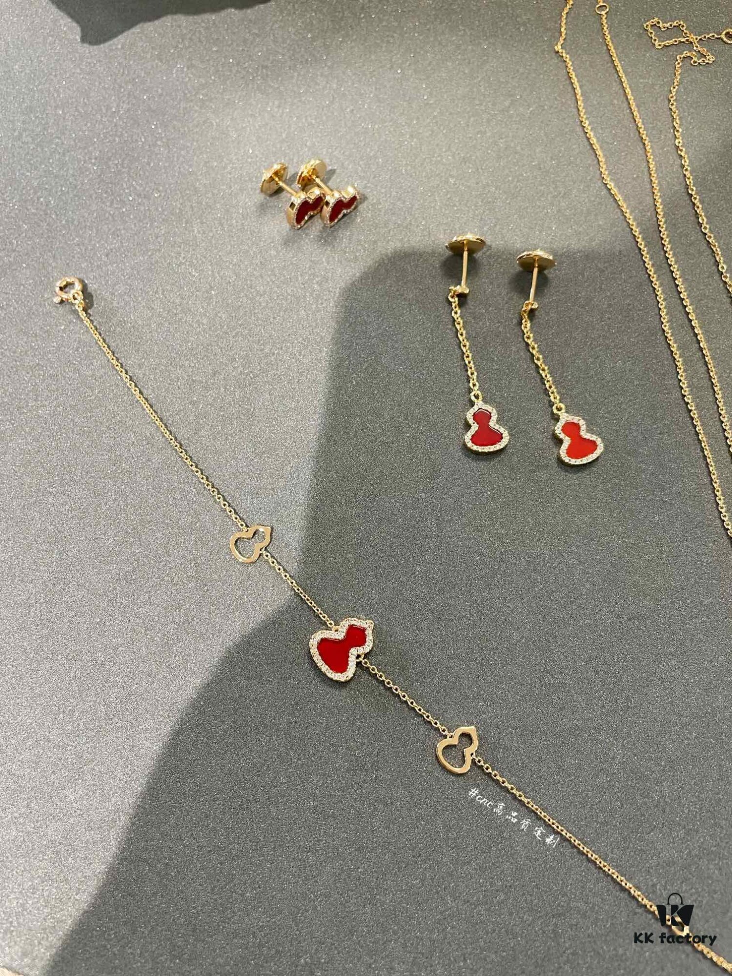 692fd81399f2d84055c8abfa Casual Snap of a Red Qeelin Gourd Pendant ❤