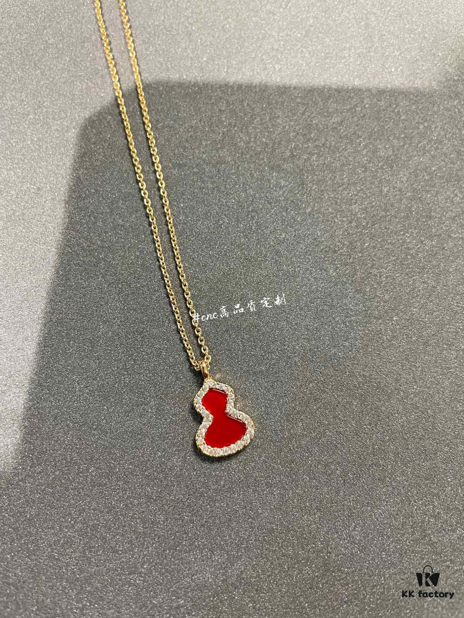 Classic Bestseller 👉🏻 Mini Gourd Necklace