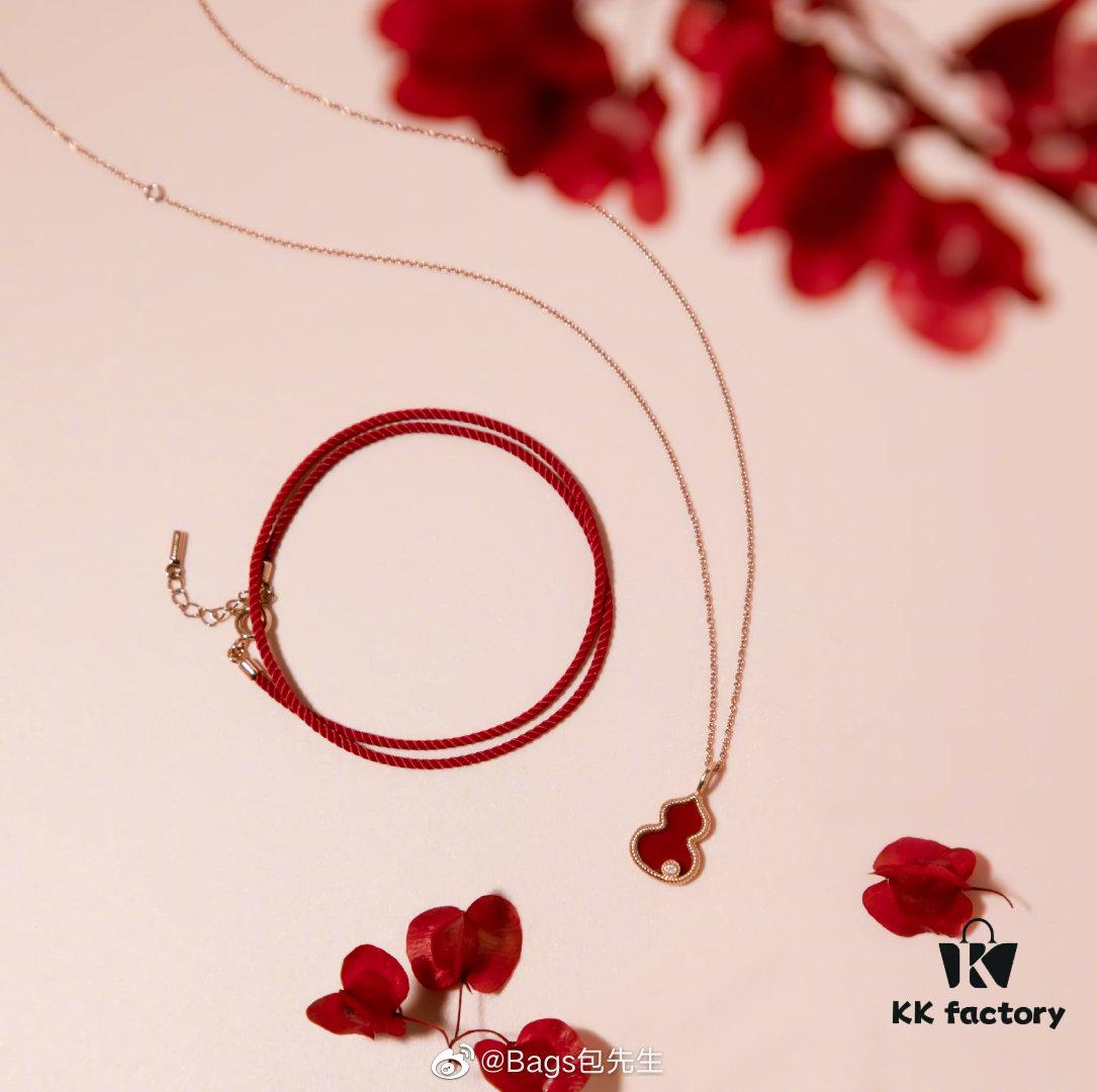 692fd83999f2d84055c8ac39 Mr. Bao x Qeelin Exclusive Co-Branded Gourd Necklace with Bracelet