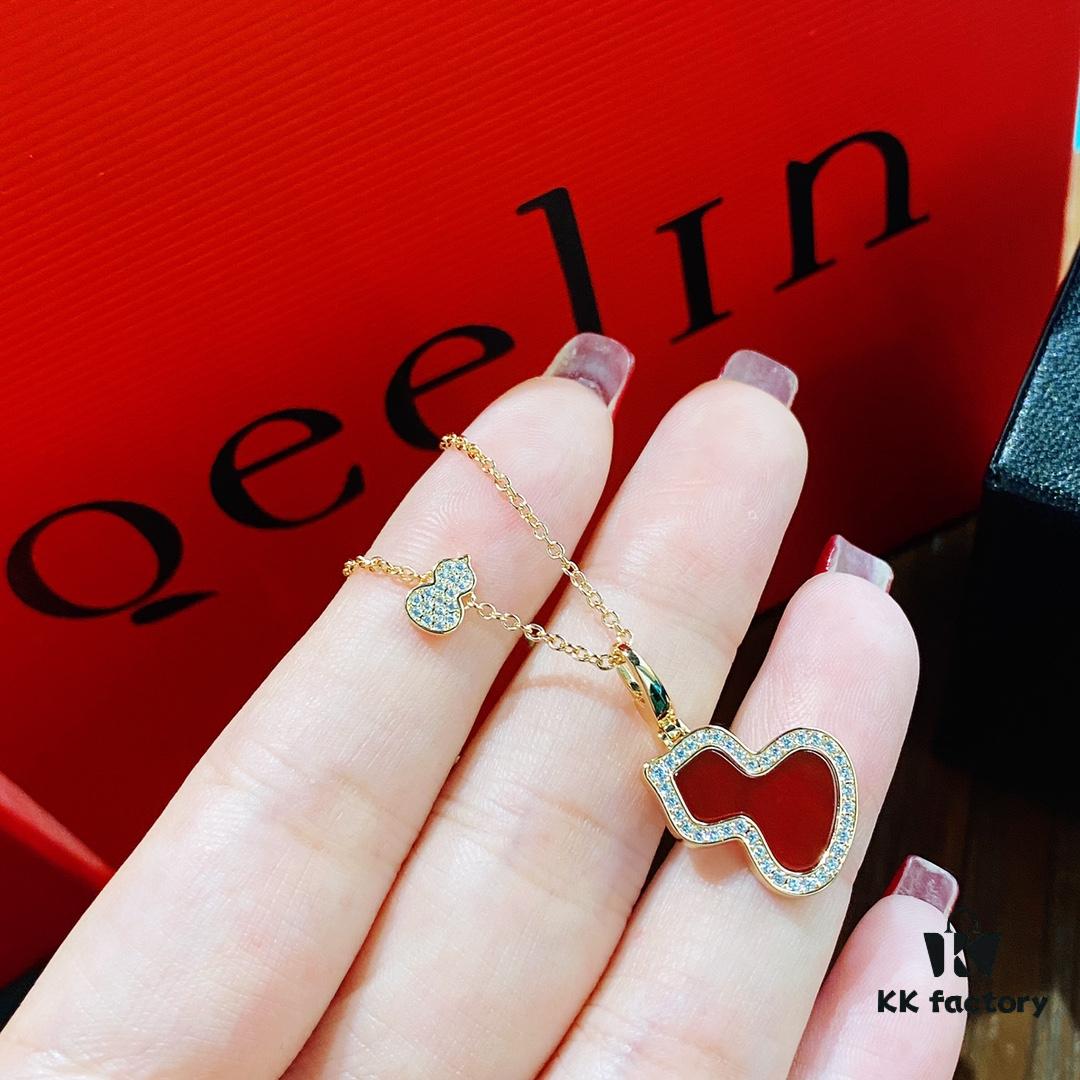 692fd89399f2d84055c8acf8 【V Gold Collection】Qeelin Kylin Hululu Necklace, blending Chinese elements with modern design, featuring natural agate in the iconic Wulu shape, vibrant as red leaves and blooming flowers