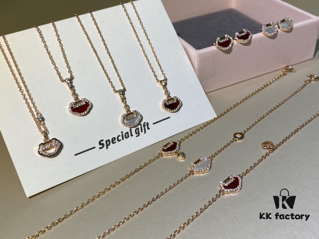 692fd89c99f2d84055c8ad09 Qeelin Yu Yi Collection Ruyi Lock Double Diamond Necklace