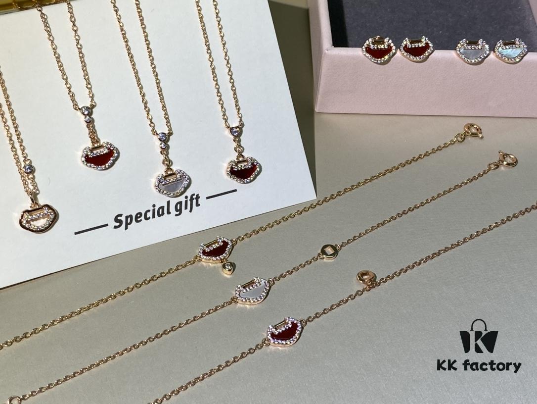 692fd89e99f2d84055c8ad0d Qeelin Yu Yi Collection Ruyi Lock Double Diamond Necklace