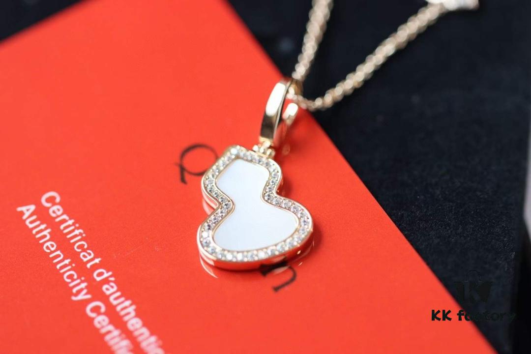 692fd91d99f2d84055c8addd Qeelin Wulu Series Rose Gold and White Shell Gourd Necklace