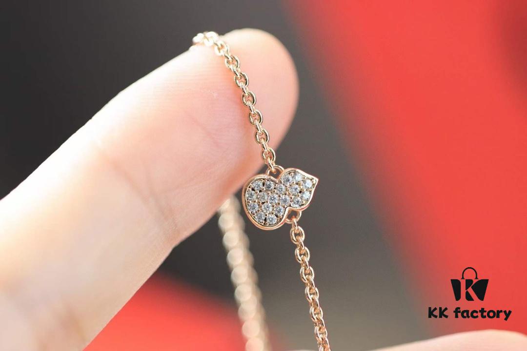 692fd91d99f2d84055c8adde Qeelin Wulu Series Rose Gold and White Shell Gourd Necklace