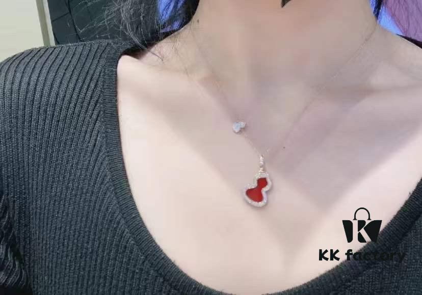 692fd92299f2d84055c8adea Qeelin Wulu Rose Gold Gourd Necklace