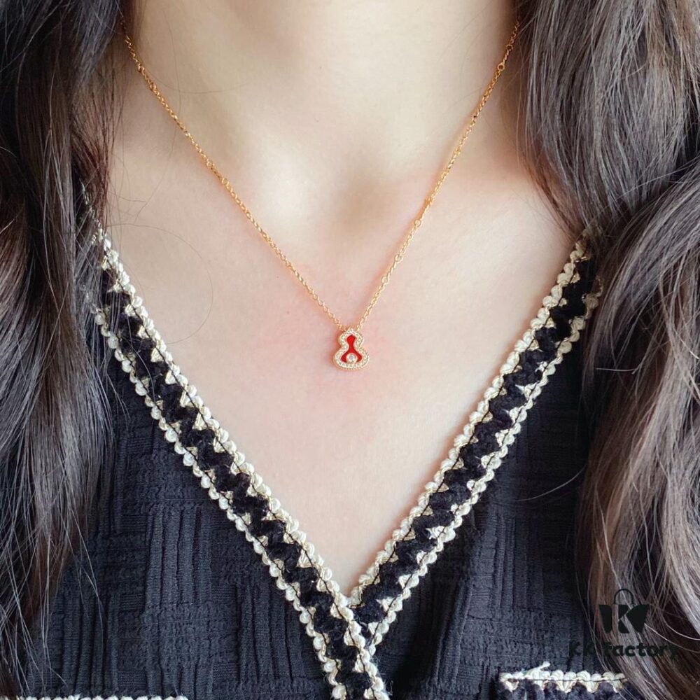 692fd93a99f2d84055c8ae10 Kirin Mini Diamond Red Gourd Necklace, Stylish and Versatile with Thick Gold Plating, Real Gold Feel, Eight Hearts and Eight Arrows High-Carbon Diamond, Small and Exquisite
