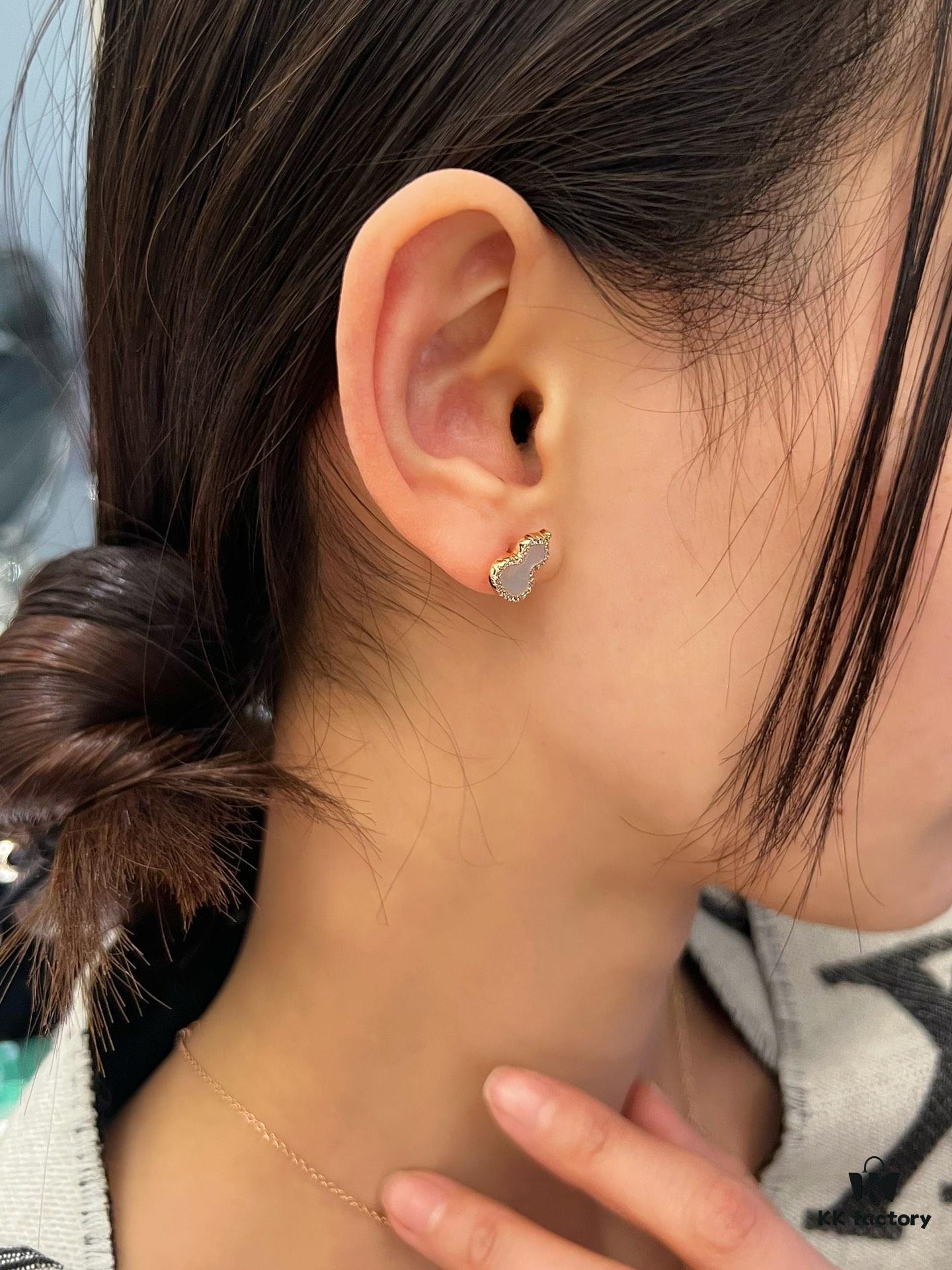 The white mother-of-pearl is absolutely stunning—today you can grab it without hesitation!