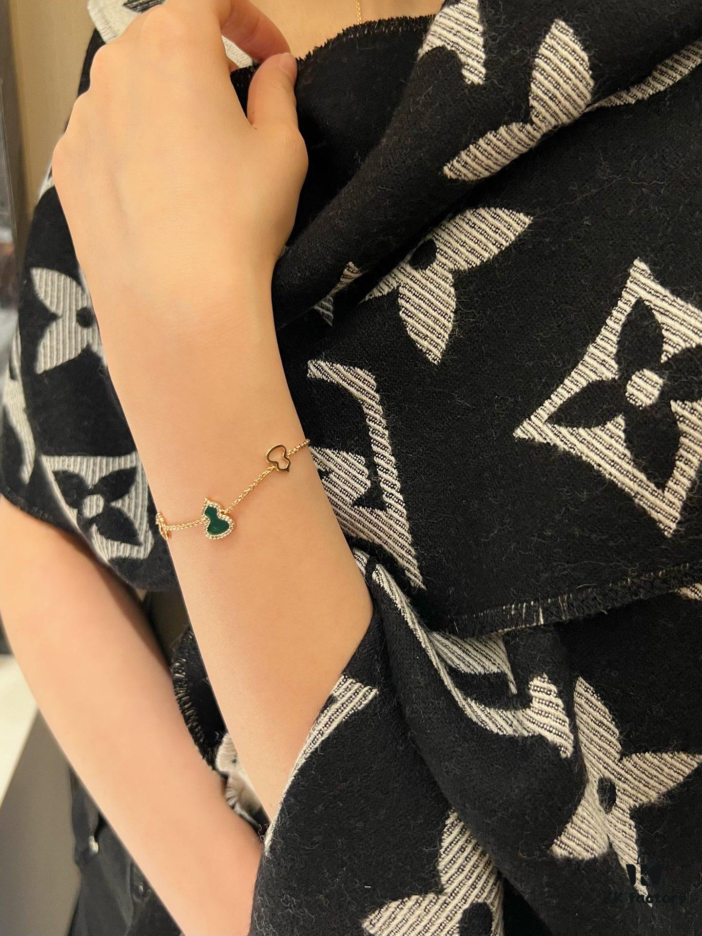 Elegant and Noble Green Chalcedony, Also Loved by Older Generations!
