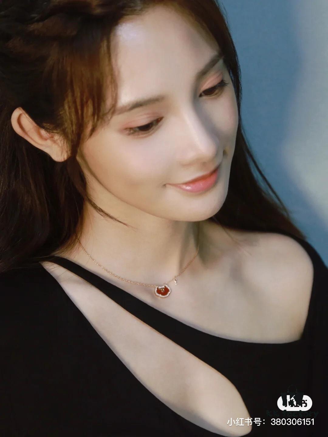 692fd99899f2d84055c8ae9c Last Fit Look: Adorable, Elegant, and Versatile Style