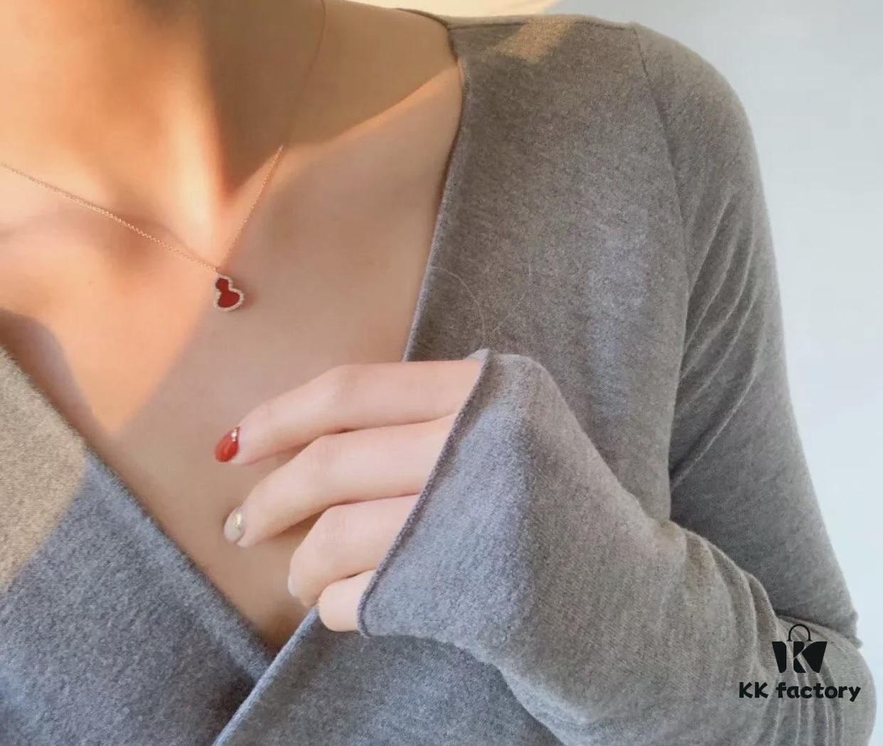 692fd9ab99f2d84055c8aec1 Classic Style Never Goes Out of Fashion, This Small Gourd Necklace Is Versatile and Matches Any Outfit