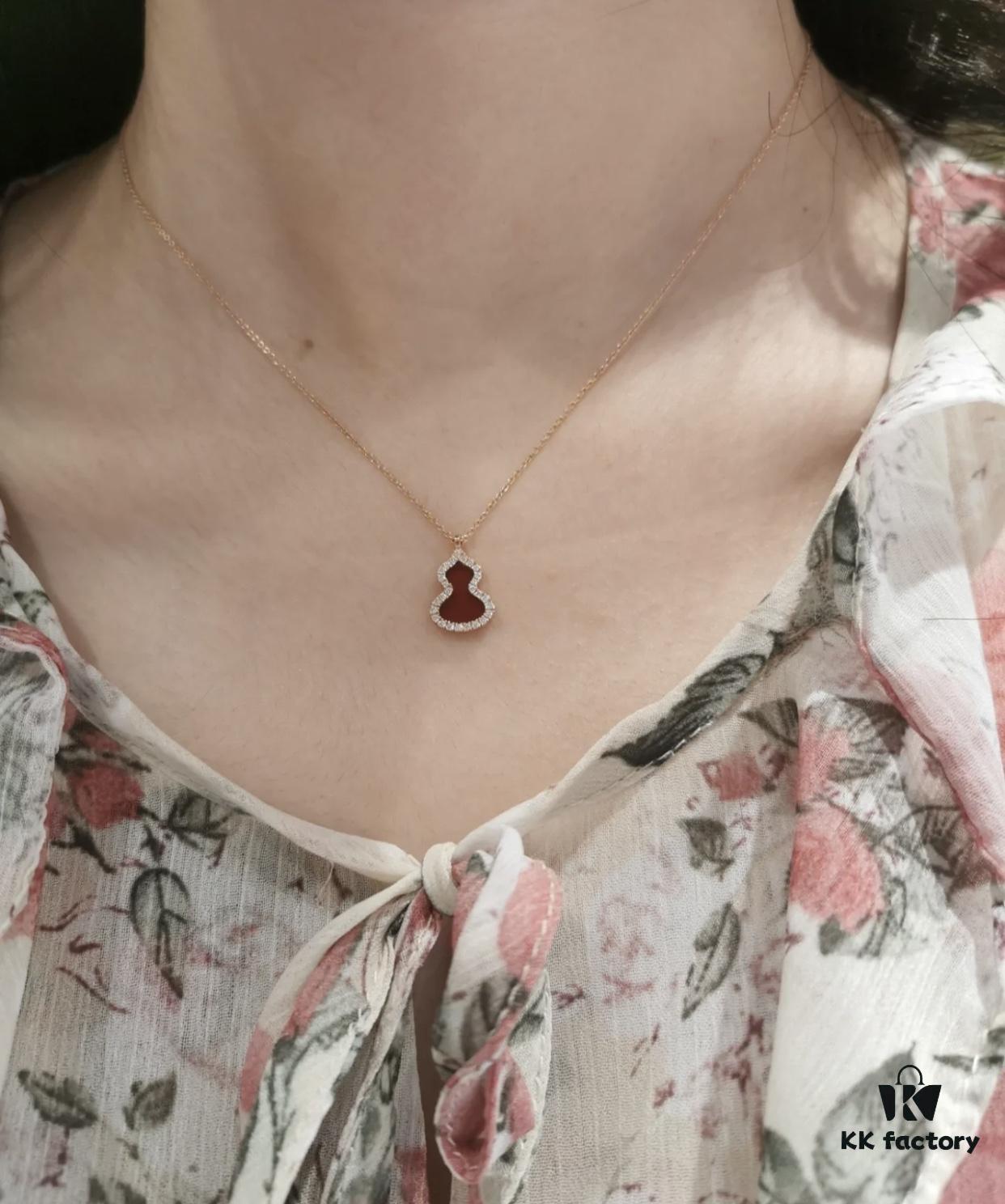 692fd9ad99f2d84055c8aec5 Classic Style Never Goes Out of Fashion, This Small Gourd Necklace Is Versatile and Matches Any Outfit