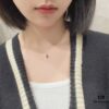 This gourd pendant is such a delightful surprise—small, exquisite, and elegantly simple with a touch of Chinese style; the green tone is incredibly flattering. It's perfect for wearing all year round, and the delicate sparkling crystals are absolutely beautiful!