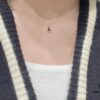 This gourd pendant is such a delightful surprise—small, exquisite, and elegantly simple with a touch of Chinese style; the green tone is incredibly flattering. It's perfect for wearing all year round, and the delicate sparkling crystals are absolutely beautiful!