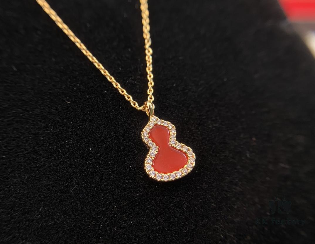 692fd9b999f2d84055c8aed9 Red Gourd Real Shot: Red Agate Necklace with Vivid Color and Crystal Clarity