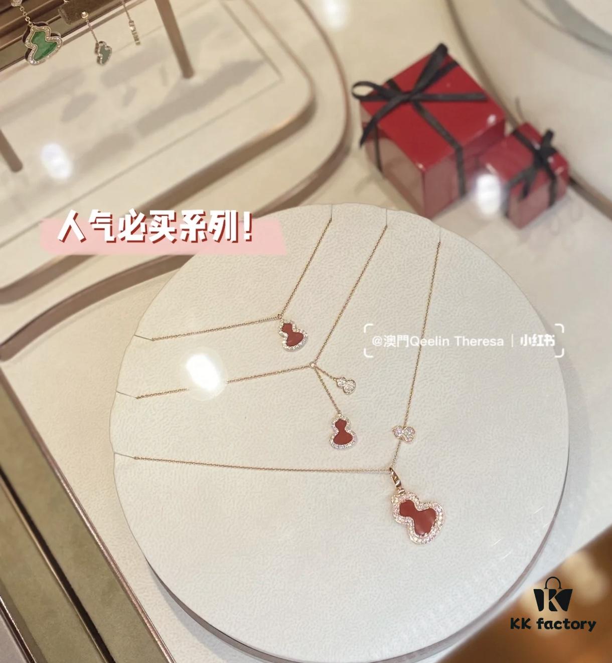 692fd9f799f2d84055c8af2a Qeeli's First Design WuLu Series, 'WuLu' Resonates with 'Fu Lu', Symbolizing Infinite Positive Energy and Attracting Wealth and Good Fortune; the '8'-Shaped Design Shares the Same Pronunciation as 'Fa', Representing Prosperity and Continuous Flow of Wealth