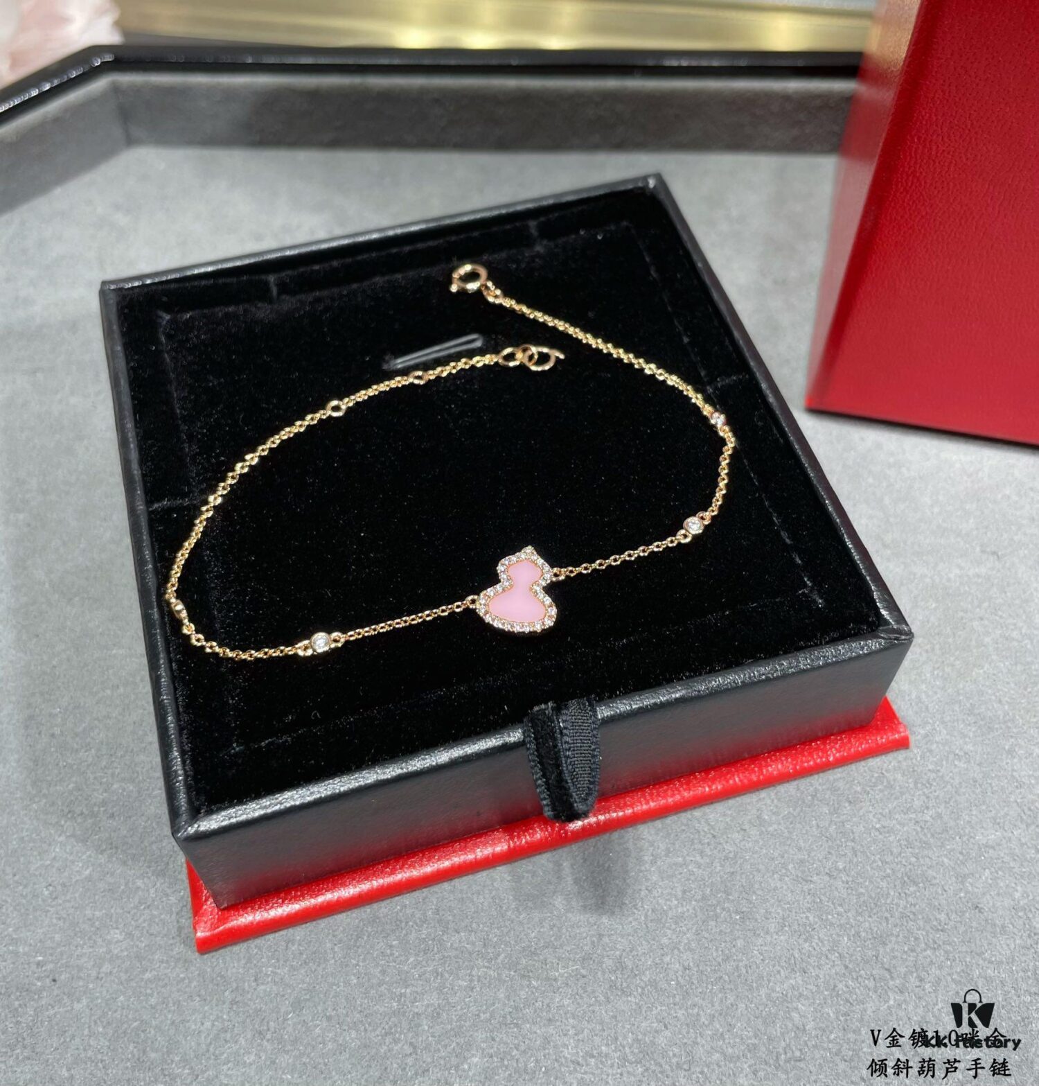 692fda6399f2d84055c8afa3 Kirin Tilted Powder Gourd Bracelet, Stylish and Versatile with Thick Gold Plating and High-Carbon Diamond Accents
