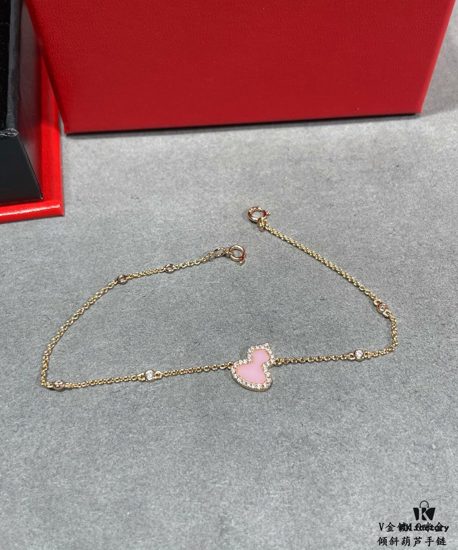 692fda6499f2d84055c8afa6 Kirin Tilted Powder Gourd Bracelet, Stylish and Versatile with Thick Gold Plating and High-Carbon Diamond Accents