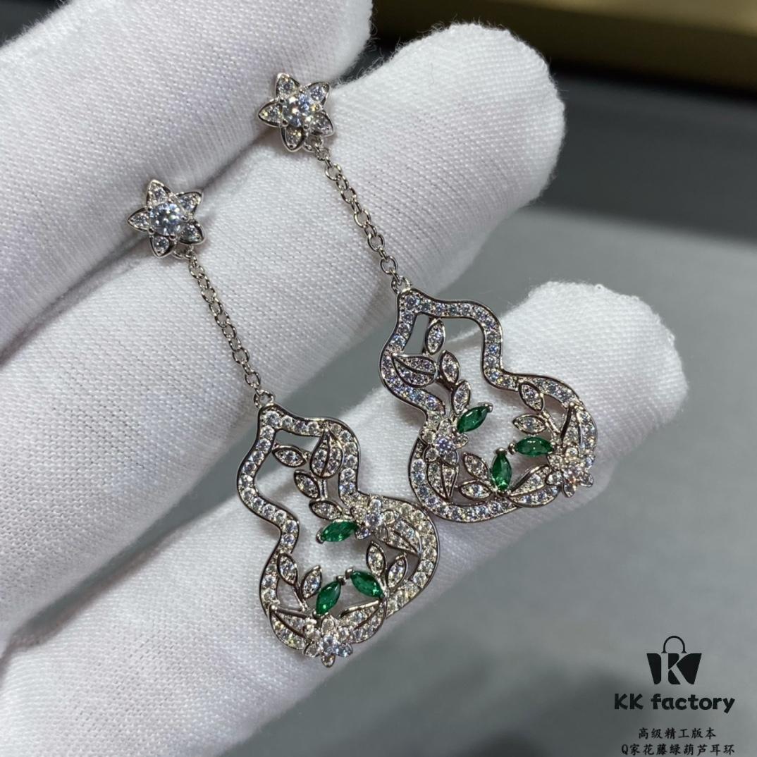 692fda7599f2d84055c8afbc Qeelin Wulu Lace Emerald Green Gourd Earrings
