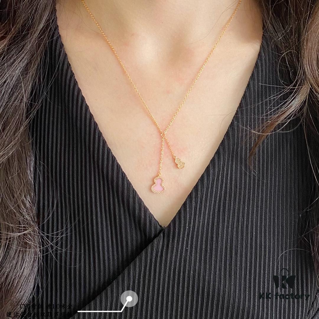 692fda7c99f2d84055c8afc8 V Gold Material Qeelin Wulu Mini Pink Sapphire Double Gourd Necklace