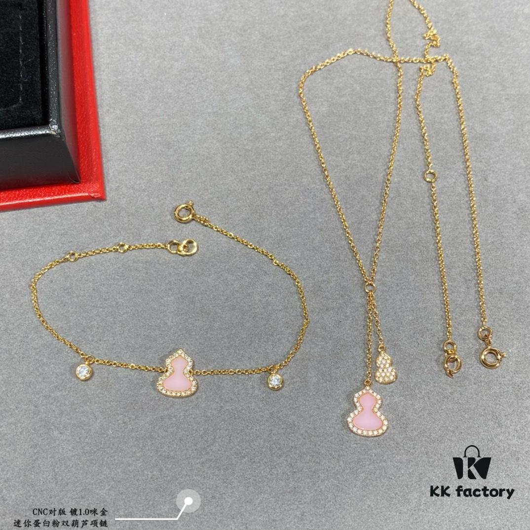 692fdaa399f2d84055c8b000 V Gold Material Qeelin Wulu Mini Pink Sapphire Double Gourd Necklace