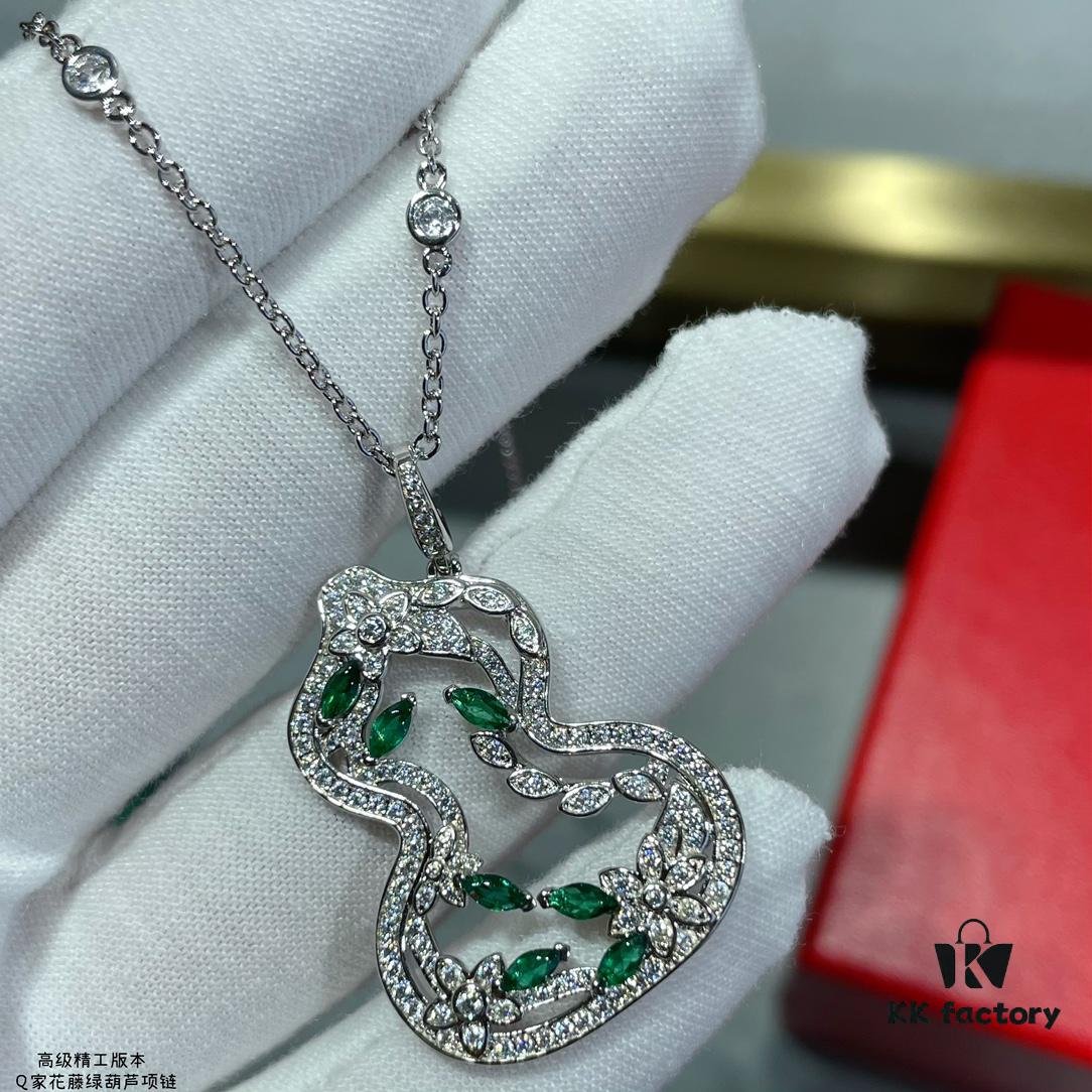 Kirin Flower Vine Green Jade Gourd Necklace, Wearing Qeelin Wulu Lace Gourd Adorns the Overall Look with Magnificent Elegance and Graceful Bloom