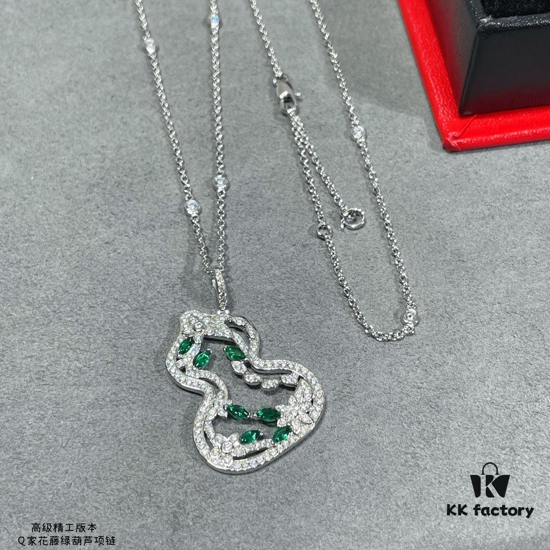 Kirin Flower Vine Green Jade Gourd Necklace, Wearing Qeelin Wulu Lace Gourd Adorns the Overall Look with Magnificent Elegance and Graceful Bloom