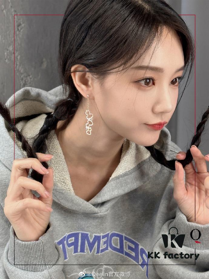 Qeelin Kylin Hollow Three Gourd Stud Earrings