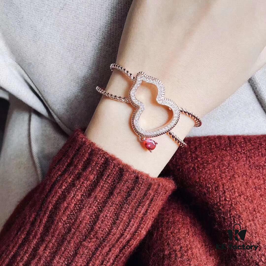 692fdb0999f2d84055c8b097 Qeelin Wulu Hollow-out Red Diamond Twisted Edge Open Bangle, White Agate Inlay, Chinese Cultural Elements with Modern Design, Luxury Jewelry