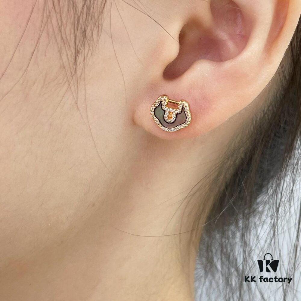 692fdb4c99f2d84055c8b0fd Kirin Natural Gray Shell Ruyi Lock Stud Earrings ✨ A Unique Blend of Fashion and Tradition, Hand-Micro-Paved with High-Carbon Brilliant-Cut Diamonds, Thick Gold Plating