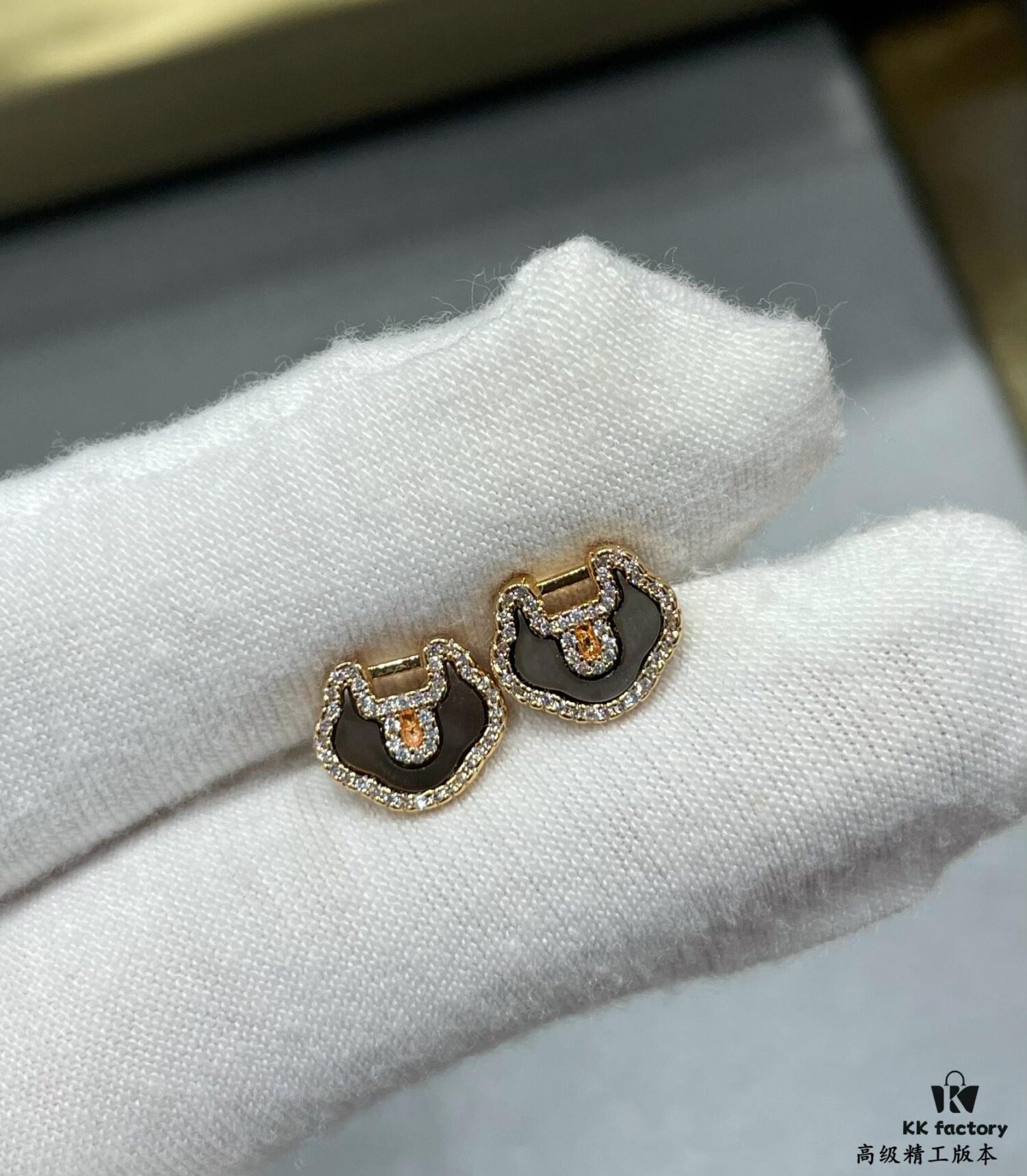 692fdb4d99f2d84055c8b0ff Kirin Natural Gray Shell Ruyi Lock Stud Earrings ✨ A Unique Blend of Fashion and Tradition, Hand-Micro-Paved with High-Carbon Brilliant-Cut Diamonds, Thick Gold Plating