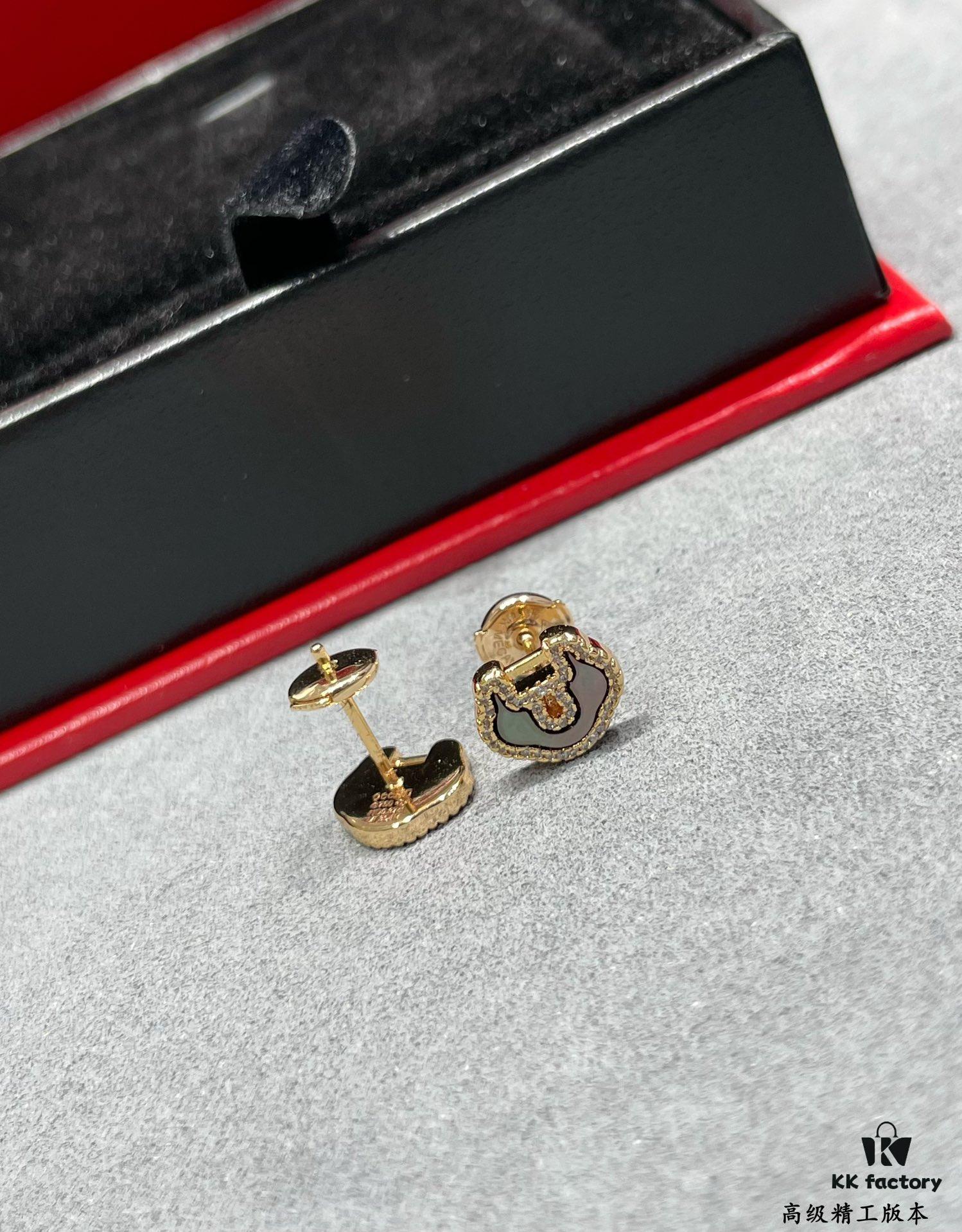 692fdb5099f2d84055c8b102 Kirin Natural Gray Shell Ruyi Lock Stud Earrings ✨ A Unique Blend of Fashion and Tradition, Hand-Micro-Paved with High-Carbon Brilliant-Cut Diamonds, Thick Gold Plating
