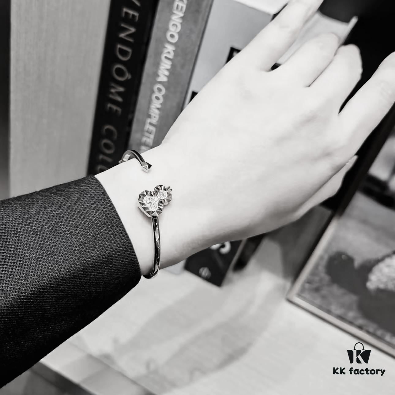 692fdb6899f2d84055c8b122 New Design Qilin Gourd Bracelet, High-Quality 1:1 Replica, 'Gourd' Sounds Like 'Good Fortune and Prosperity' in Chinese, Symbolizing Blessings – Beautiful and Meaningful, Simply Irresistible! Exquisitely Crafted Elastic Bracelet with Eight Hearts and Eight Arrows High-Carbon Diamonds, Platinum, Premium Custom Workmanship