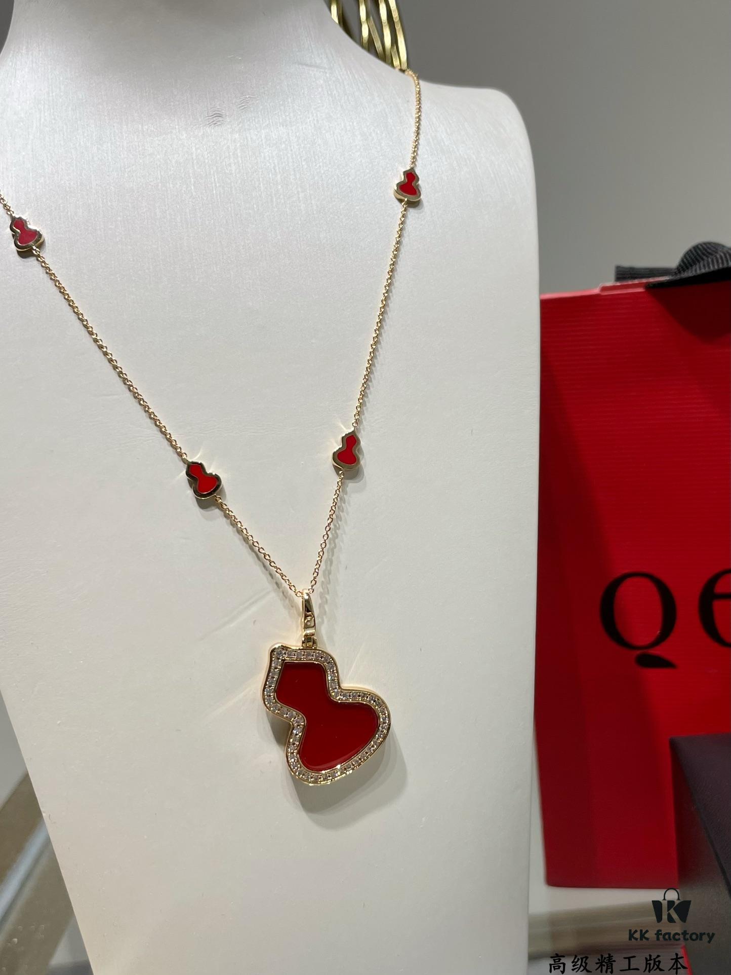 692fdb7899f2d84055c8b137 Detachable Pendant) Qeelin Qilin Mini 8 Gourd Necklace 🌹 Adorable Design 😍 Elegant Silhouette with Minimalist Lines 🥰 Sophisticated and Charming 😊 Qeelin x Libekka Exclusive Limited Edition – How to Style It for a Winter Vibe
