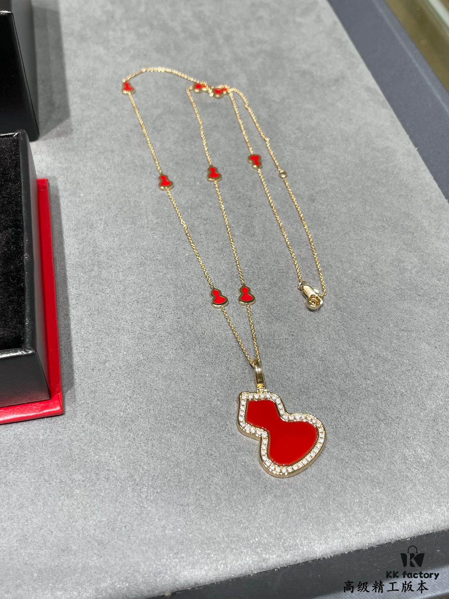 692fdb7999f2d84055c8b13b Detachable Pendant) Qeelin Qilin Mini 8 Gourd Necklace 🌹 Adorable Design 😍 Elegant Silhouette with Minimalist Lines 🥰 Sophisticated and Charming 😊 Qeelin x Libekka Exclusive Limited Edition – How to Style It for a Winter Vibe