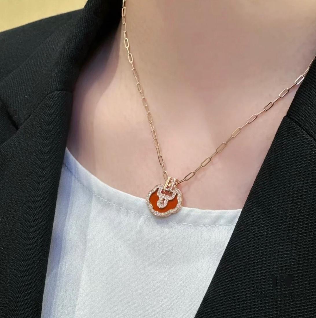 692fdb8f99f2d84055c8b166 Kylin Large High-End Red Agate Ruyi Lock Necklace, Combining Fashion and Tradition with Hand-Micro-Inlaid Eight-Heart-Eight-Arrow High-Carbon Diamonds