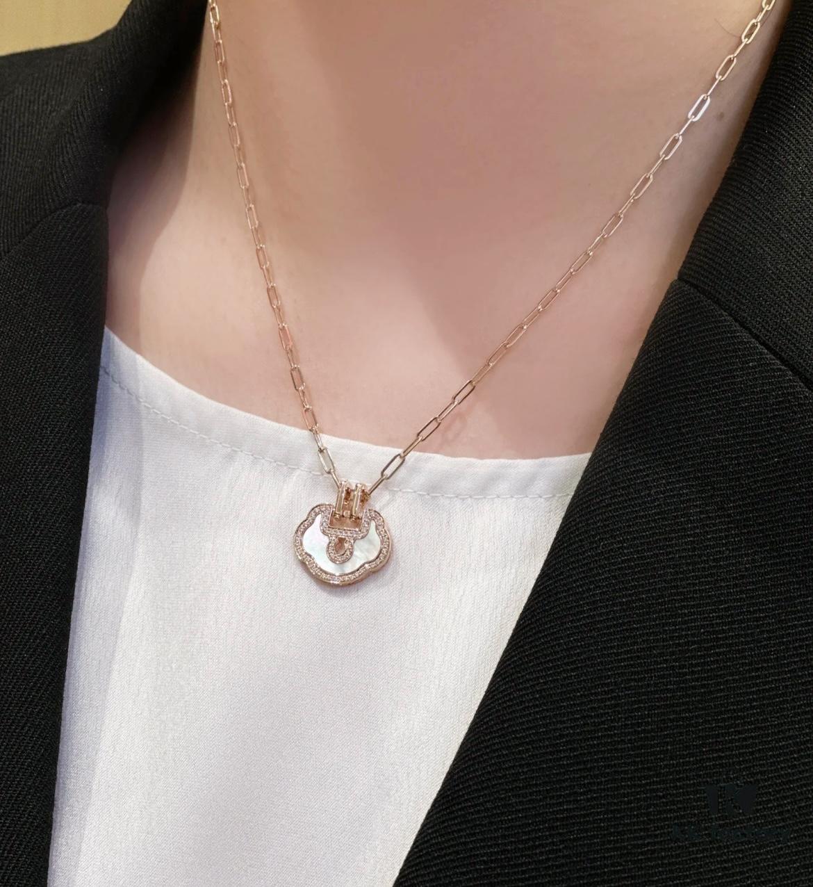 692fdb9399f2d84055c8b16c Kirin Large High-End White Mother-of-Pearl Ruyi Lock Necklace ✨ A Perfect Blend of Fashion and Tradition