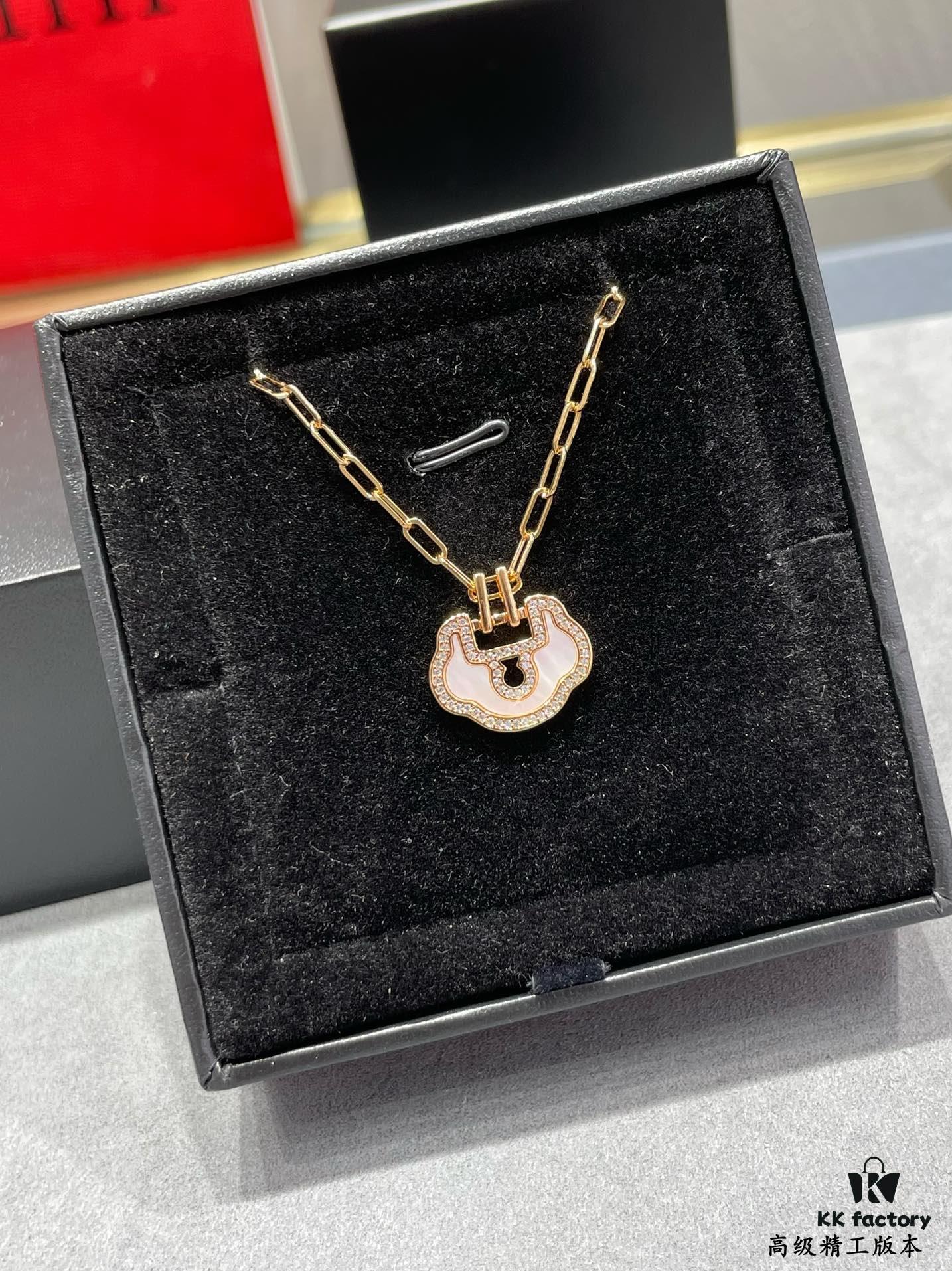 692fdb9499f2d84055c8b16e Kirin Large High-End White Mother-of-Pearl Ruyi Lock Necklace ✨ A Perfect Blend of Fashion and Tradition