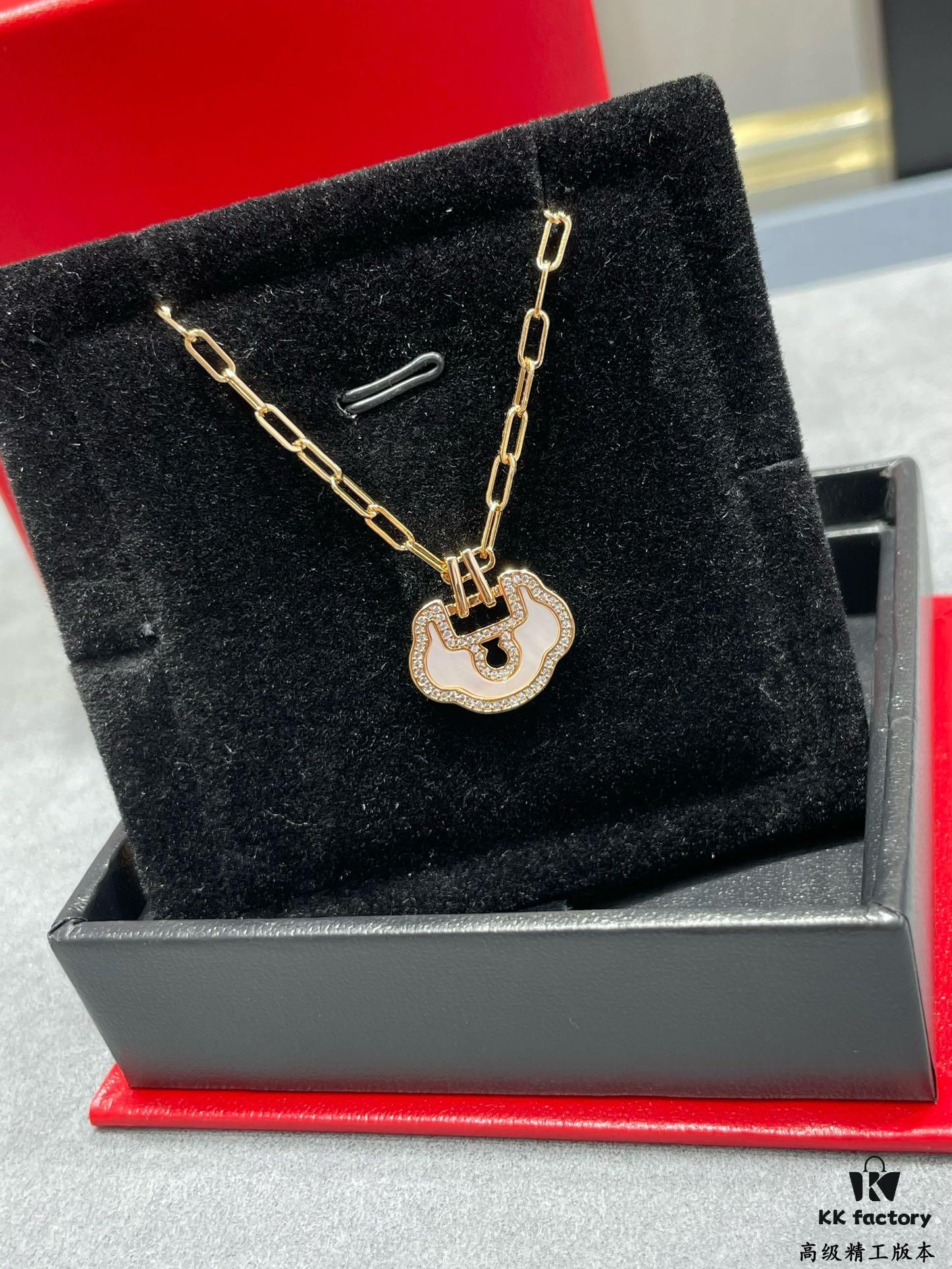 692fdb9699f2d84055c8b171 Kirin Large High-End White Mother-of-Pearl Ruyi Lock Necklace ✨ A Perfect Blend of Fashion and Tradition