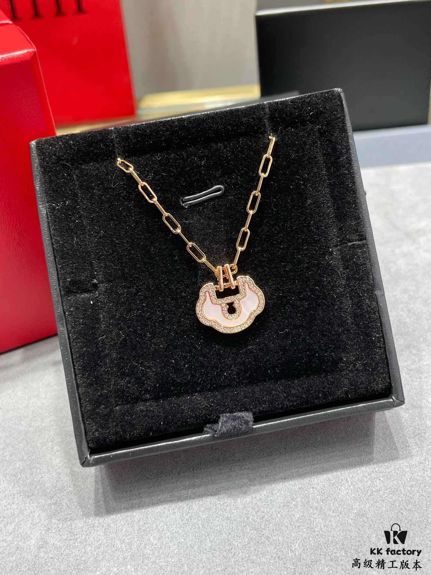 692fdb9799f2d84055c8b174 Kirin Large High-End White Mother-of-Pearl Ruyi Lock Necklace ✨ A Perfect Blend of Fashion and Tradition