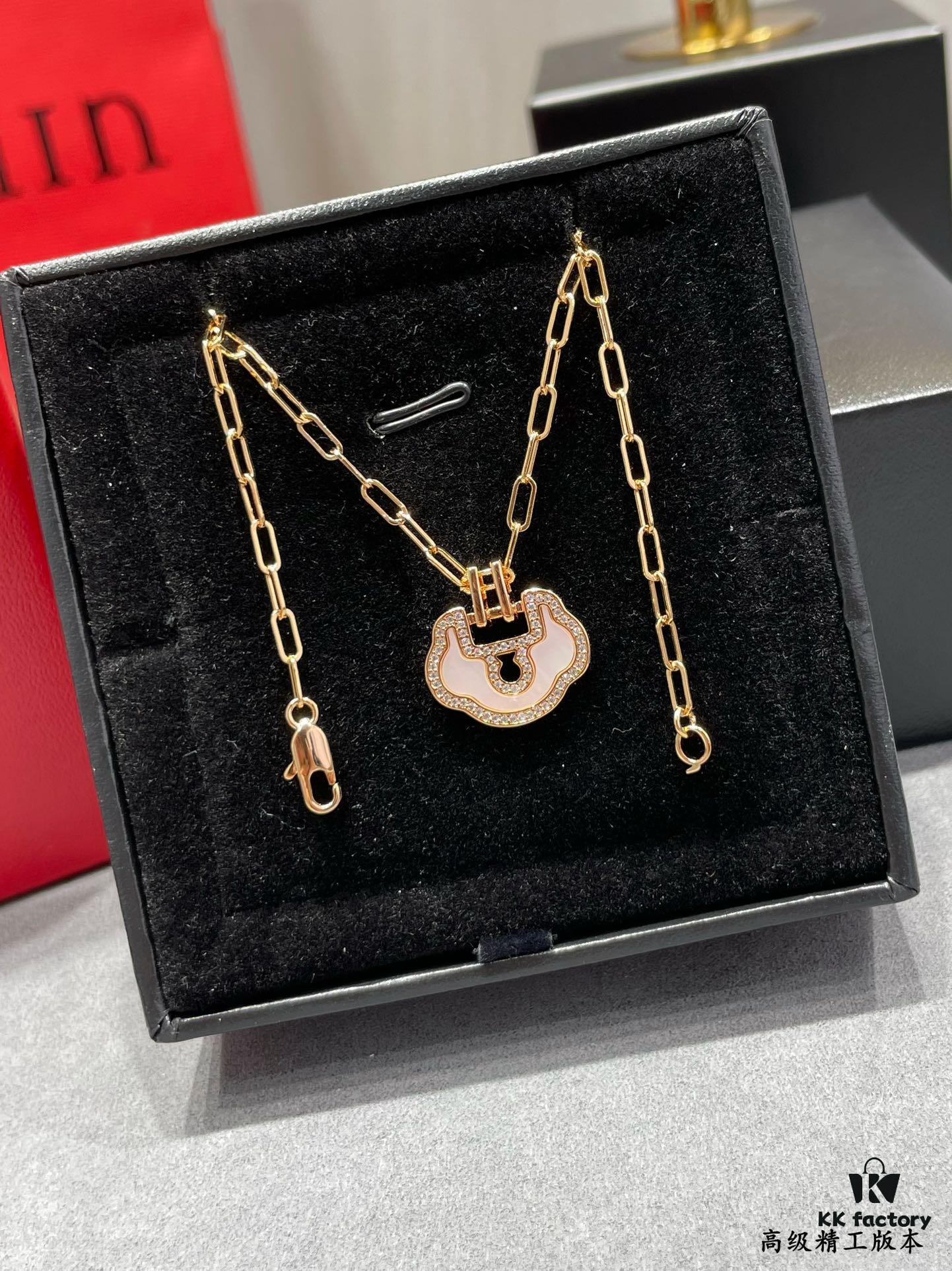 692fdb9899f2d84055c8b175 Kirin Large High-End White Mother-of-Pearl Ruyi Lock Necklace ✨ A Perfect Blend of Fashion and Tradition