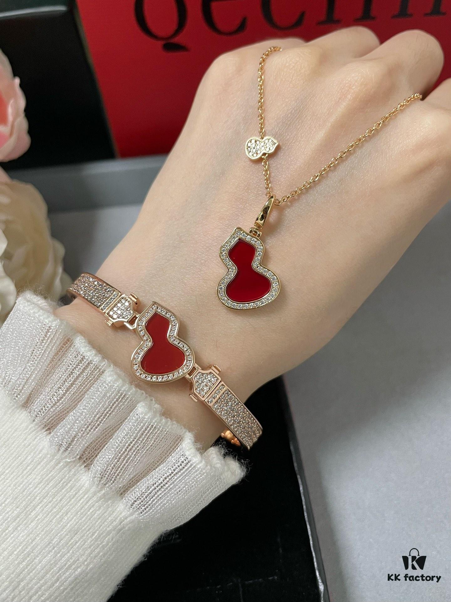 692fdbd799f2d84055c8b1e4 V Gold Qeelin Carved Red Agate Gourd Bracelet 🌹 Adorable Design 😍 Elegant Silhouette with Minimalist Lines 🥰 Sophisticated and Chic 👍👍