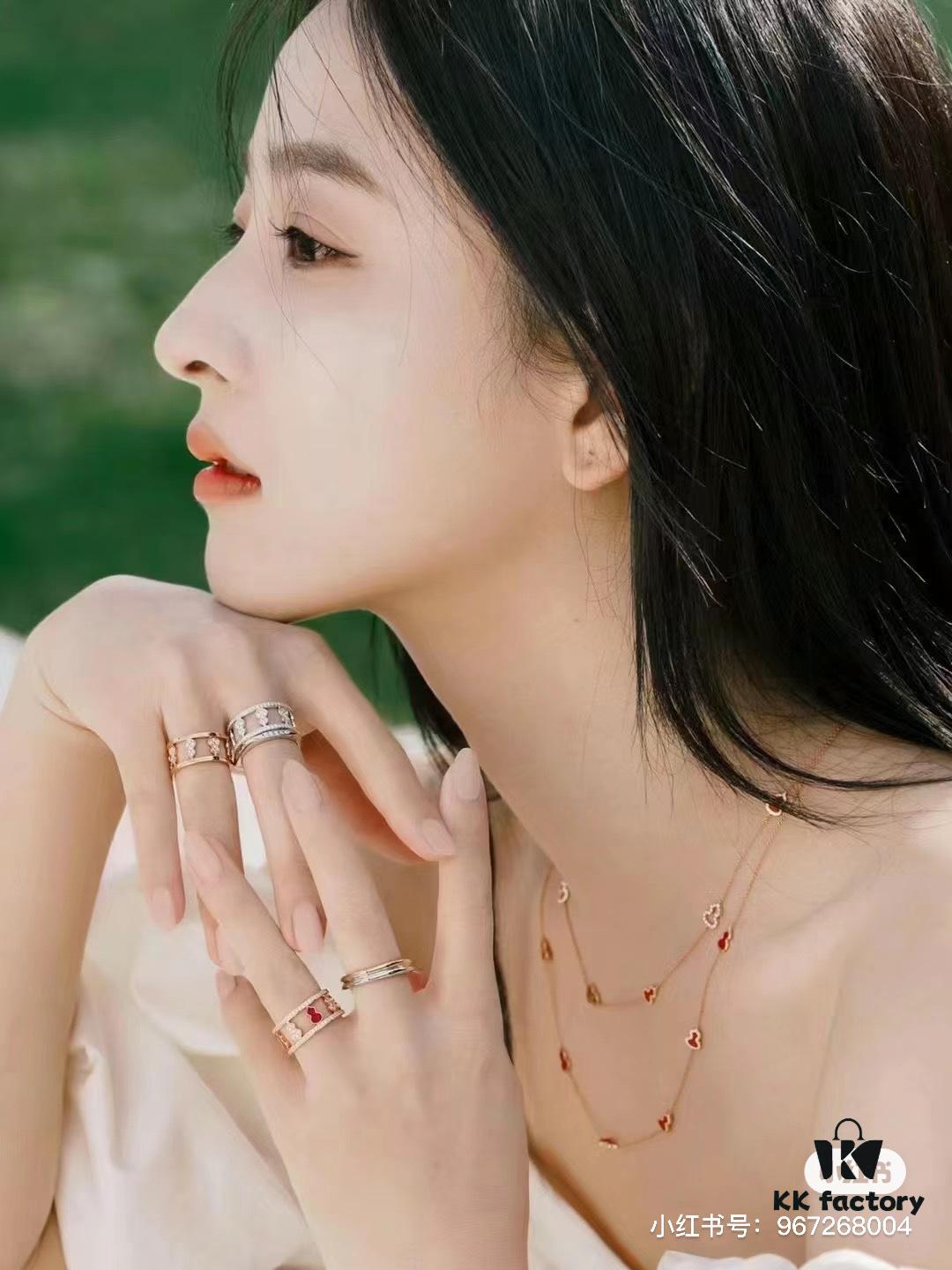 Officially Sold for 13,000 RMB, Diamond-Inlaid Version at 20,500, Bracelet Over 7,000 — Truly Shocked!!