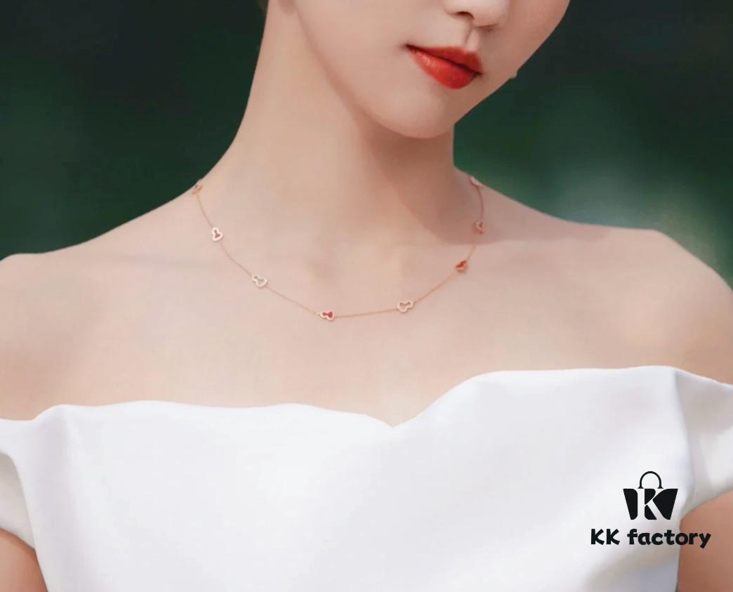 692fdbf399f2d84055c8b217 Qeelin Mini 8 Lotus Diamond Necklace 🌹 Adorable Design 😍 Elegant Simplicity with Wulu Silhouette 🥰 Sophisticated and Charming 😊 Qeelin x LibeiKa Exclusive Limited Edition