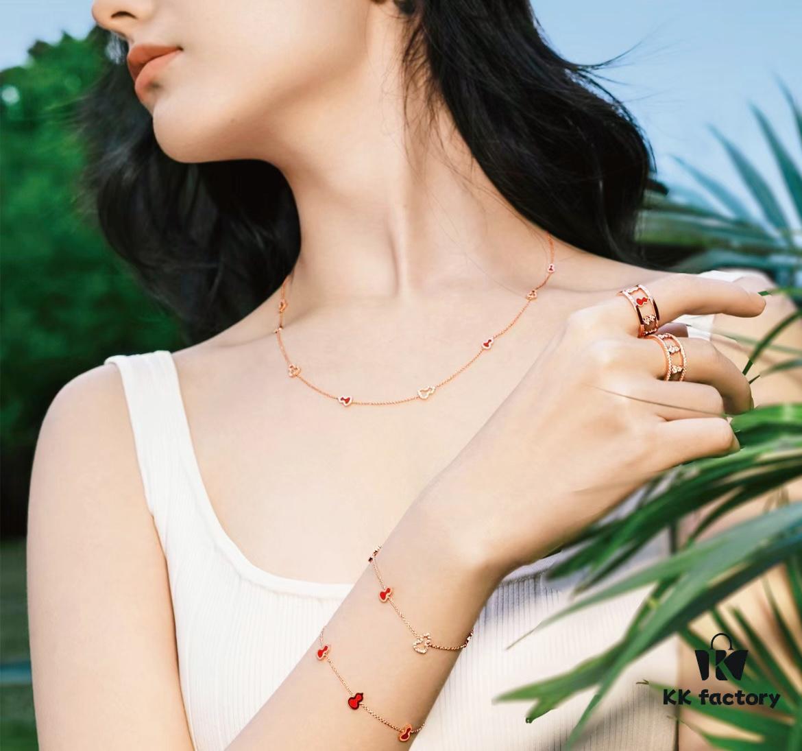 692fdbf599f2d84055c8b21a Qeelin Mini 8 Lotus Diamond Necklace 🌹 Adorable Design 😍 Elegant Simplicity with Wulu Silhouette 🥰 Sophisticated and Charming 😊 Qeelin x LibeiKa Exclusive Limited Edition