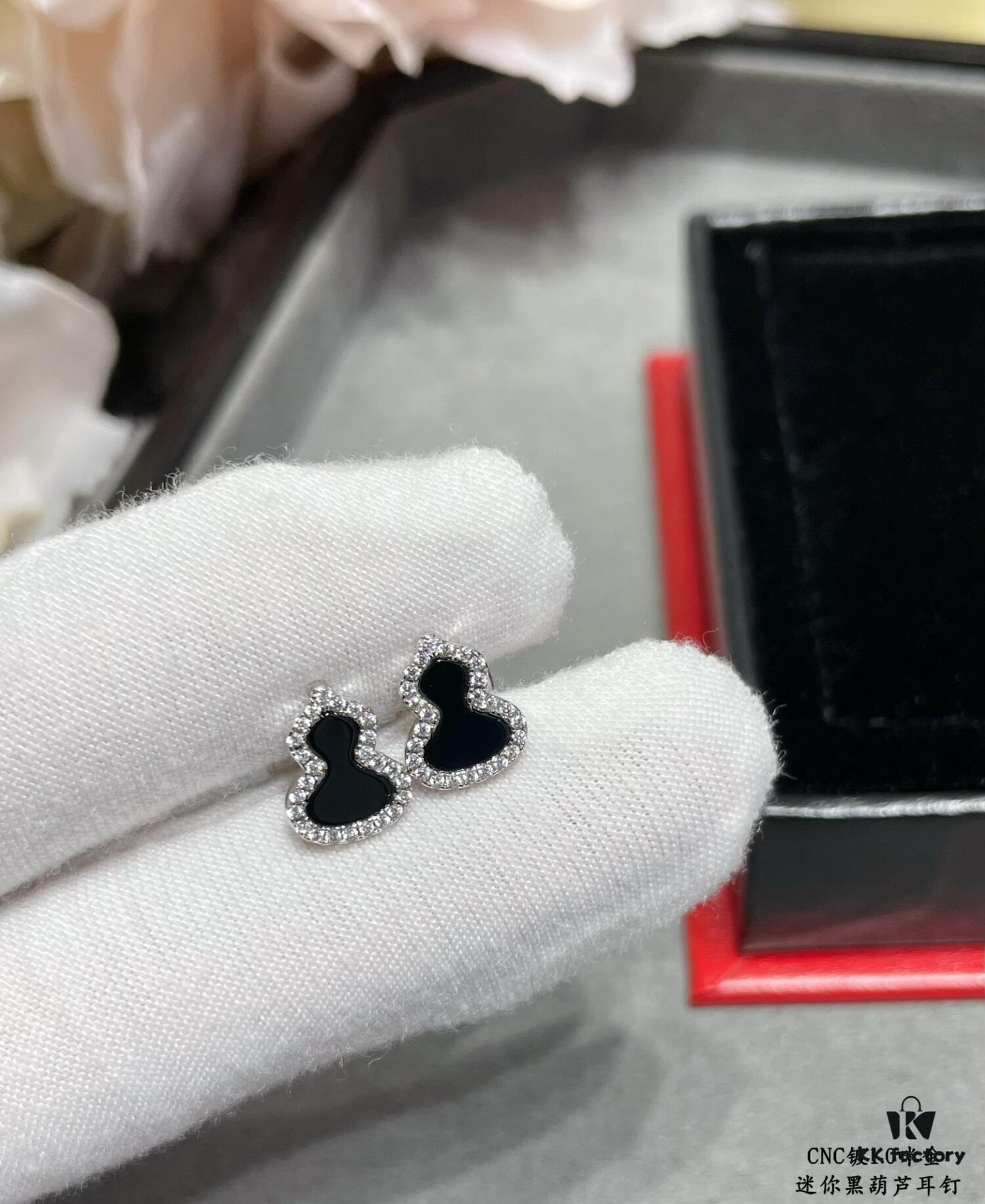 692fdc1d99f2d84055c8b247 Kirin Mini Black Gourd Earrings, Wealth-Attracting and Lucky, High Aesthetic Appeal, Stylish Look, Versatile Design, Thick Gold Plating, Premium Real-Gold Appearance