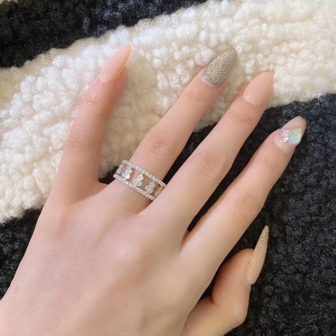 692fdc5599f2d84055c8b2a1 Kirin Gourd Full Diamond Ring, Gourd Wulu Series Ring, Stackable or Worn Separately, Composed of Eight Gourds, Symbolizing Eternal Luck, Bringing Good Fortune to Your Fingertips, Hand-Set Diamonds with Long-Lasting Color Retention