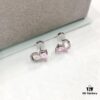 He Fang Creamy Sweetheart Stud Earrings