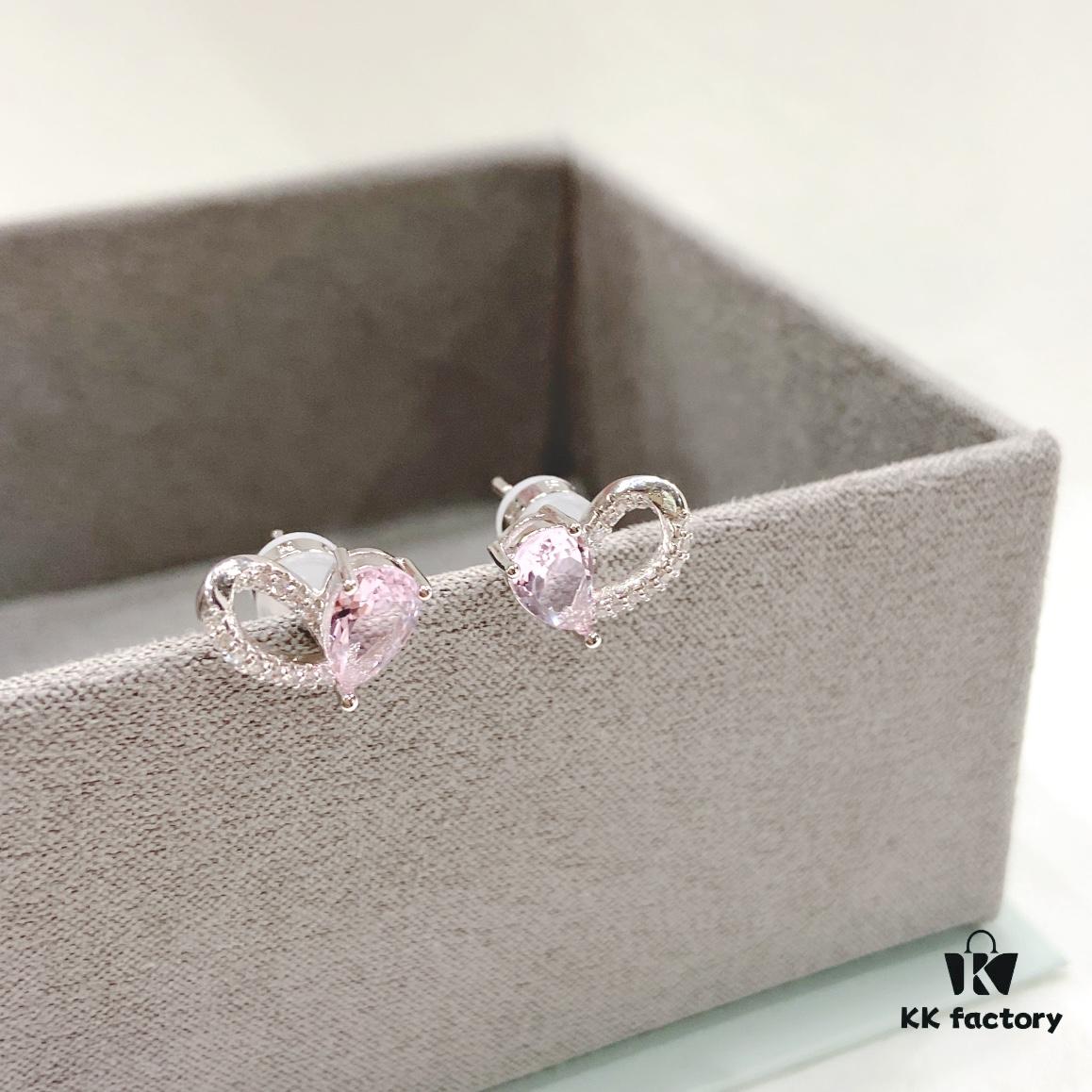 He Fang Creamy Sweetheart Stud Earrings