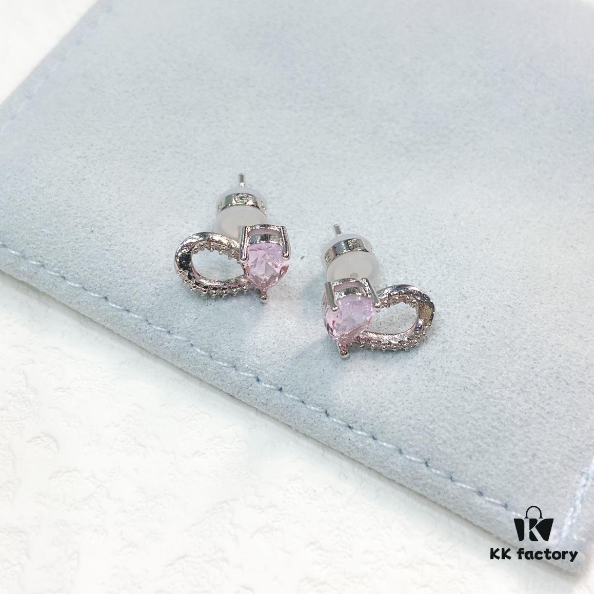 He Fang Creamy Sweetheart Stud Earrings