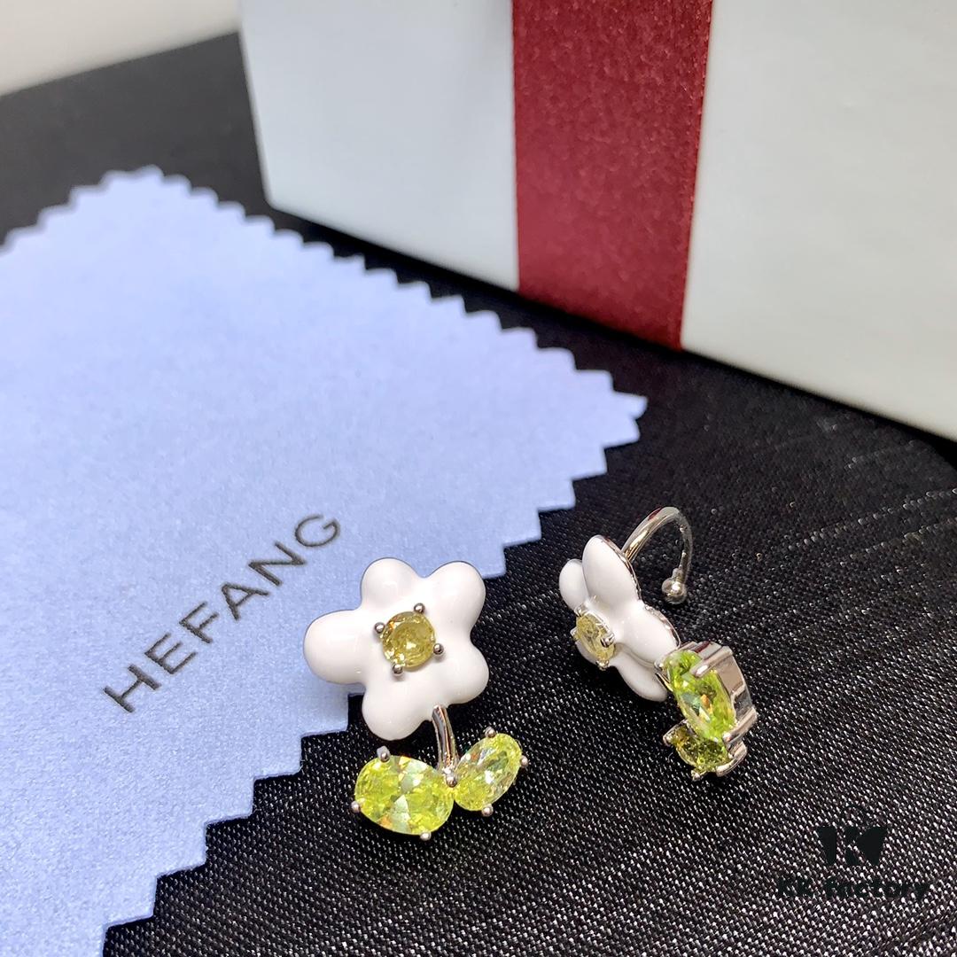 692fdca399f2d84055c8b332 Qixi Gift 🎁 Hefang Ear Cuff, Cream-Colored Little Flower Clip-On Earrings, No Piercing Required, Sold Individually, Left and Right Ear Differentiated
